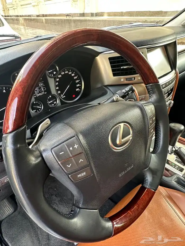 لكزس LX570فل كامل 2012 17