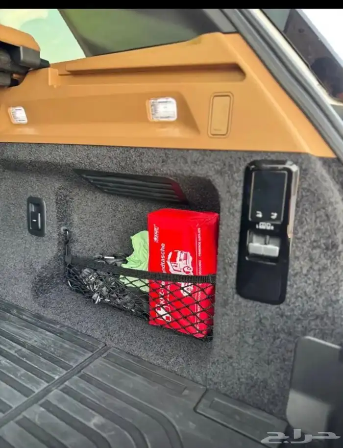 للبيع لاند روفر رنج فوج HSE 2023 وارد قطر 12