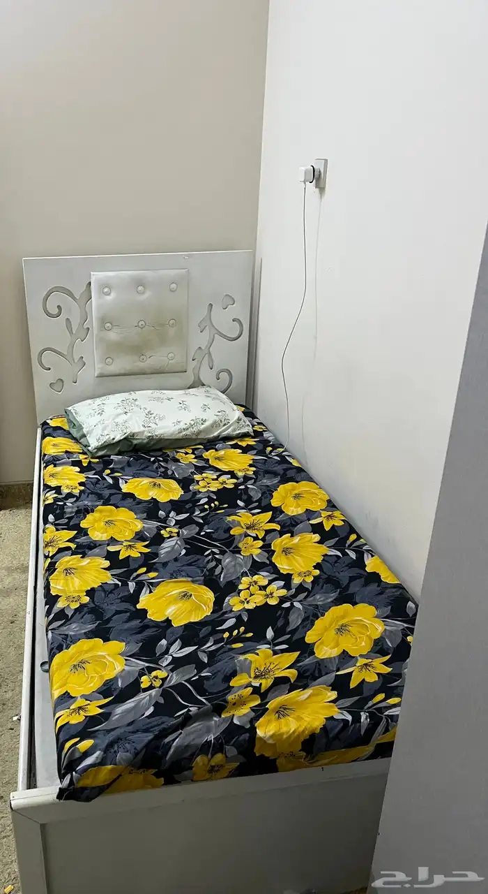 تلاته سراير ودولاب صغير 1