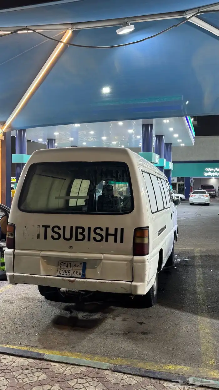 باص مستبيشي 2009 ديزل 3