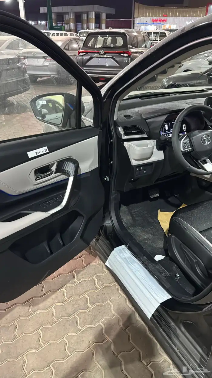 تويوتا فيلوز فئة GLX بنزين 2025 6