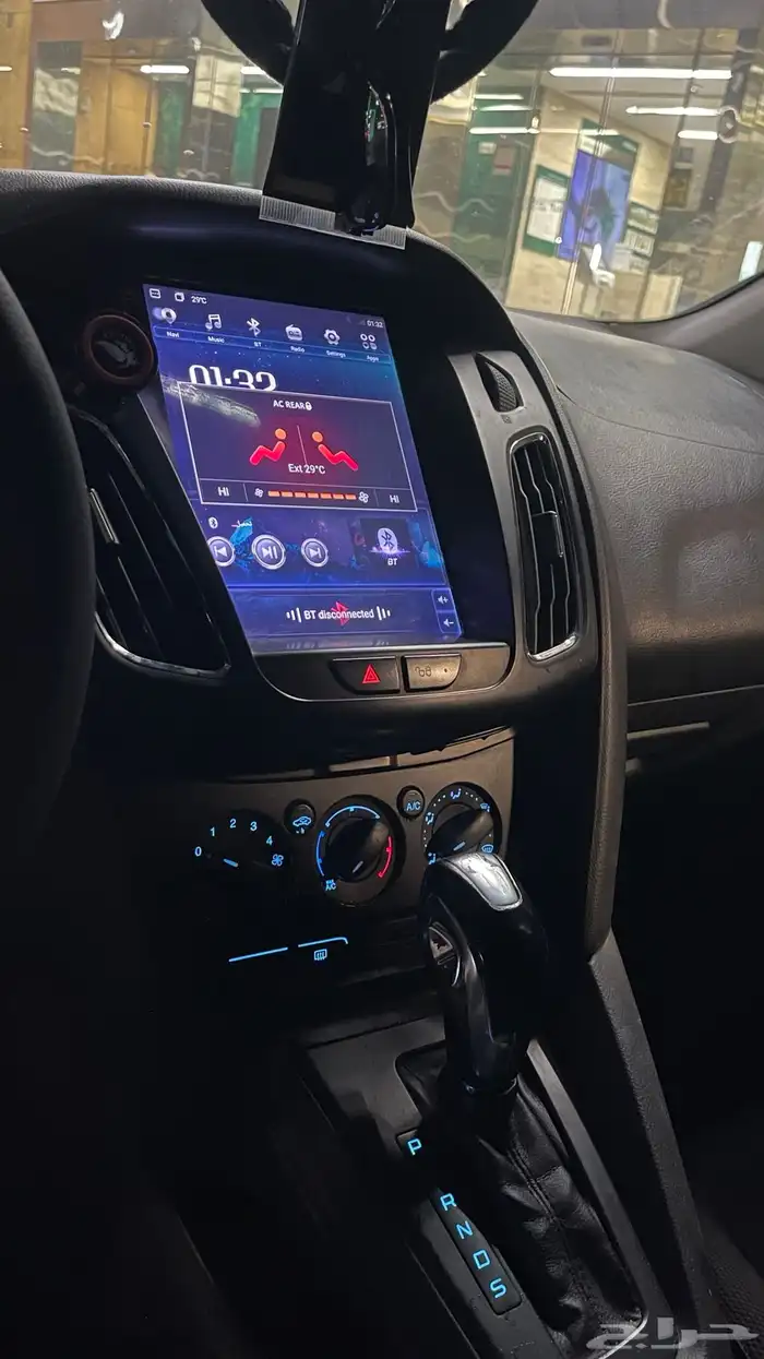 للبيع فورد فوكس 4 سلندر 5