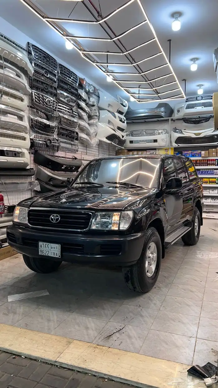 لاندكروزر اسود جيب صالون 1