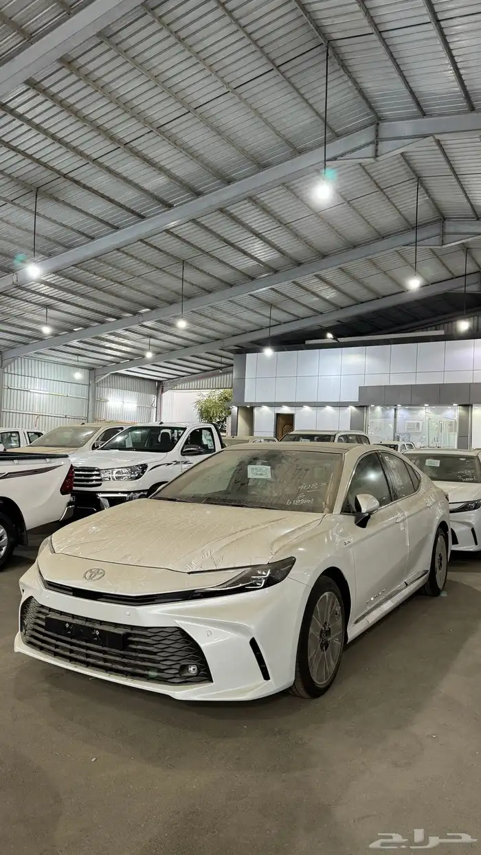 تويوتا كامري 2025 هايبرد فئة LE بانوراما سعودي ابيض لولوي 2