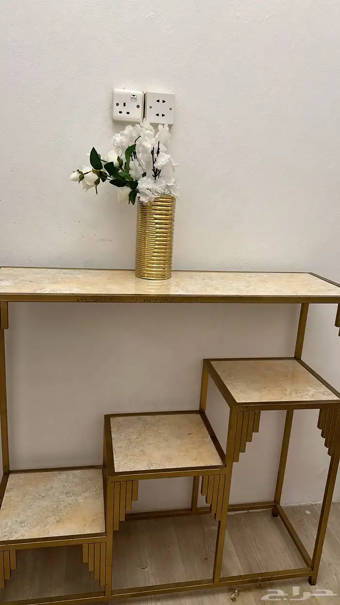 رفوف وطقم طاولات كنب 0