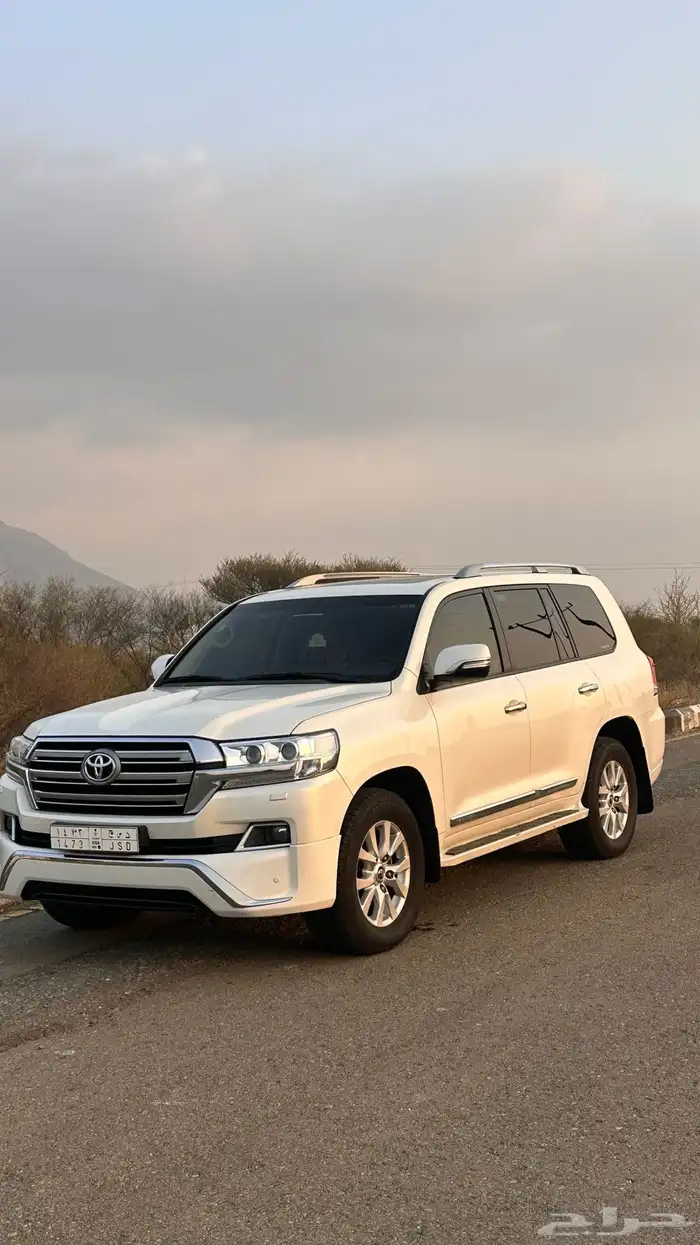 لاندكروزر GXR 2018 مخزن 1