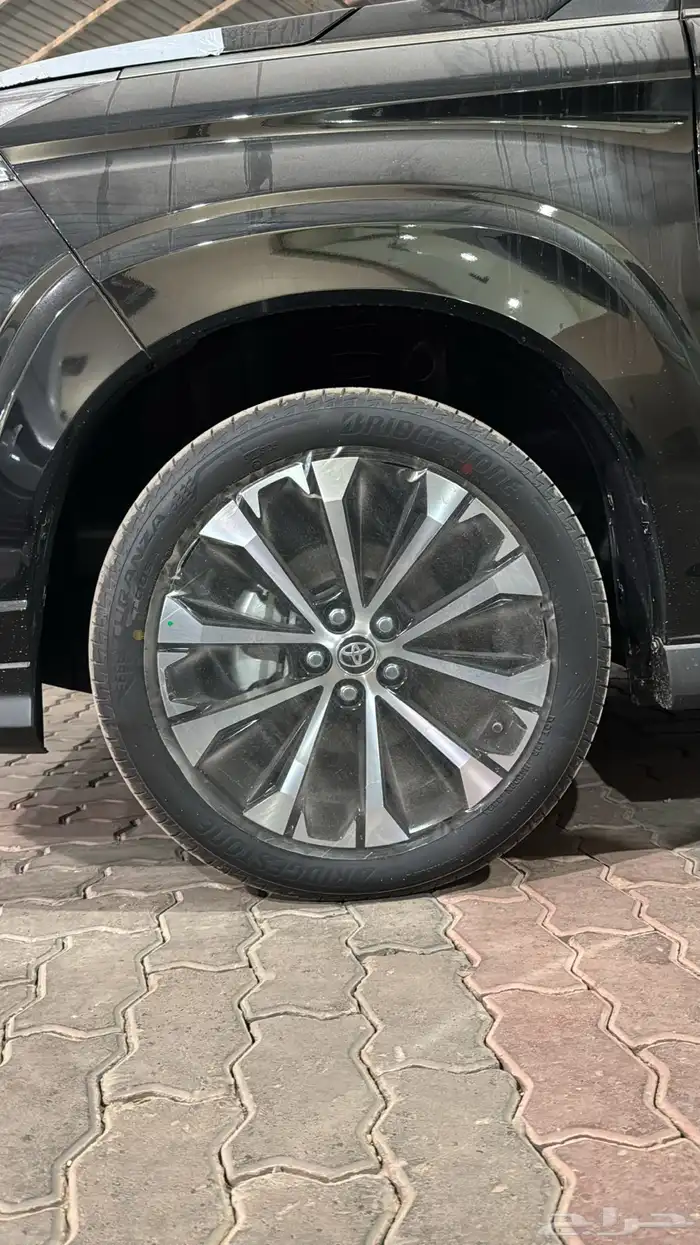 تويوتا فيلوز فئة GLX بنزين 2025 4