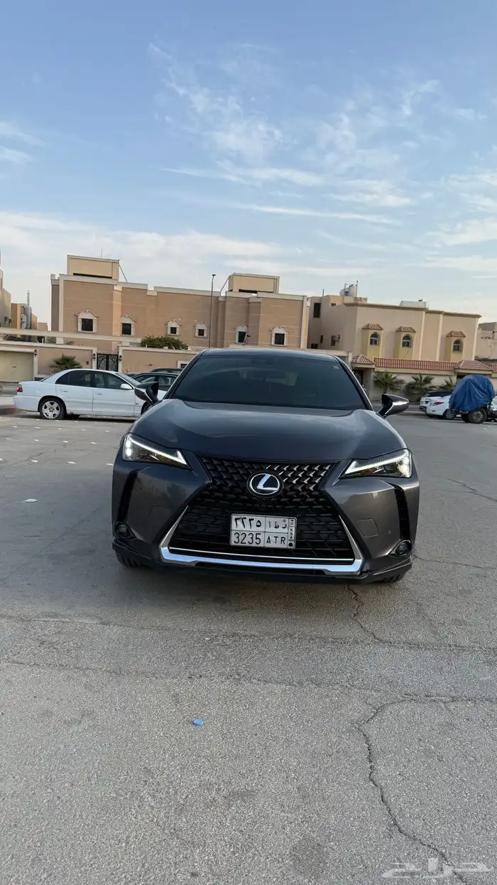 لكزس 2023 - UX200 مالك الاول بحالة الوكالة 4
