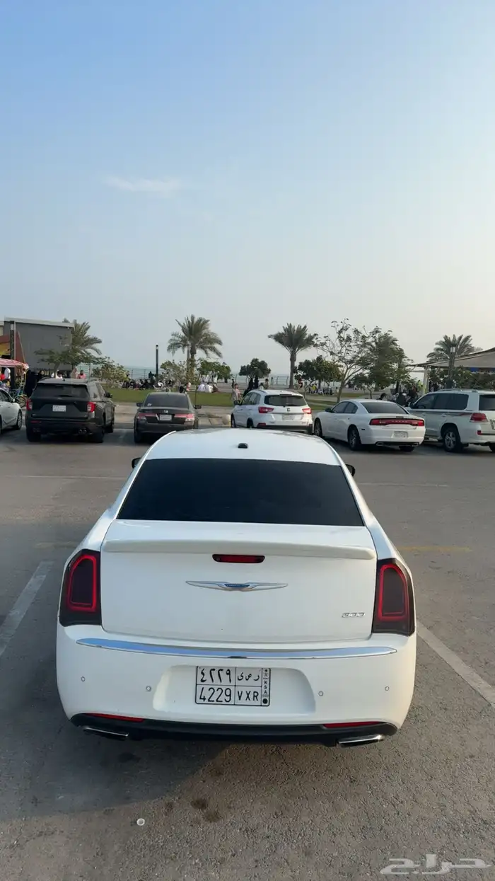 CHRYSLER 2018 V8 C300 3