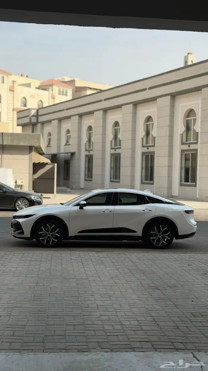 تويوتا كراون 2023 ابيض بريميوم منوة المستخدم 6