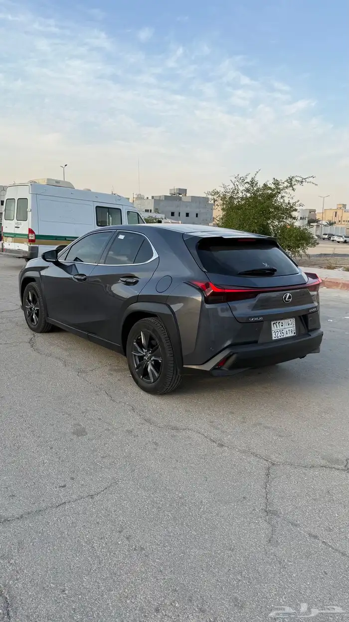 لكزس 2023 - UX200 مالك الاول بحالة الوكالة 8