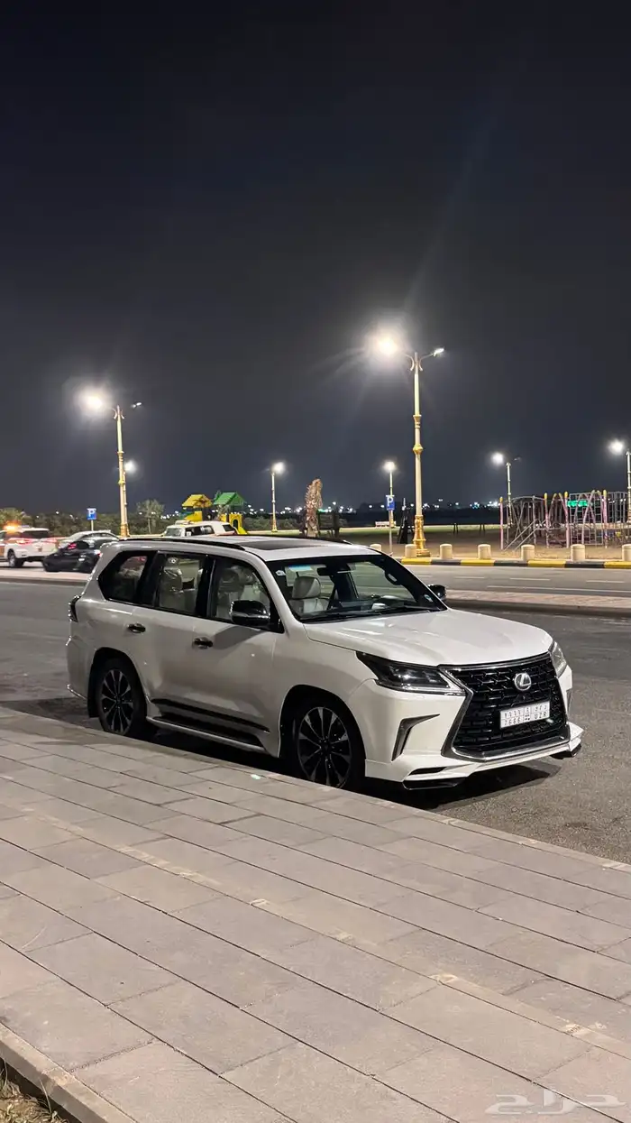 جيب لكزس 2016 محول 2021 بلاك اديشن ممشى 300 قابل لزياده 1