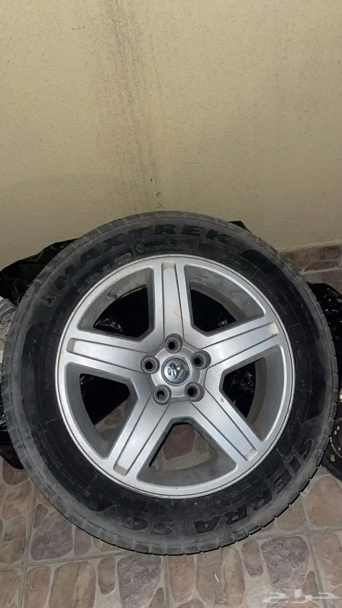 للبيع جنوط دوج تشارجر موديل 2008 مقاس 17 0