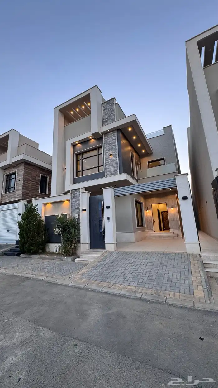 للبيع فيلا مستقله دورين وملحق بالقرب من ممشى الراقى 1