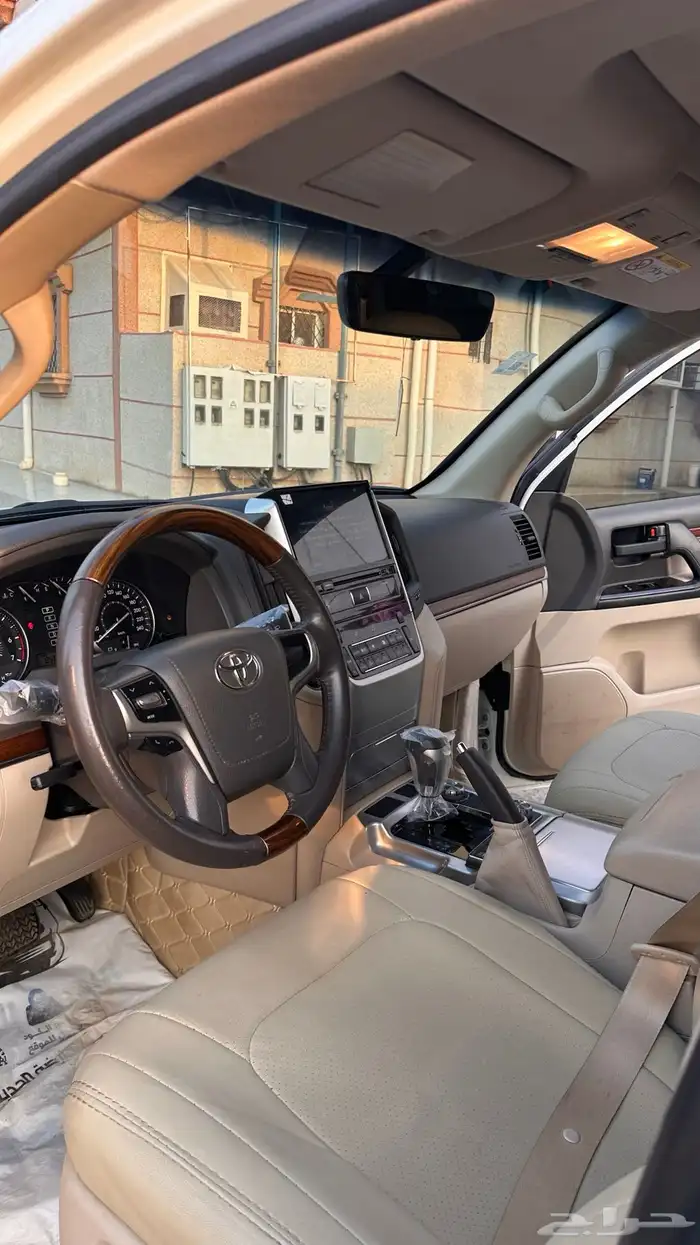 لاندكروزر GXR 2018 مخزن 14