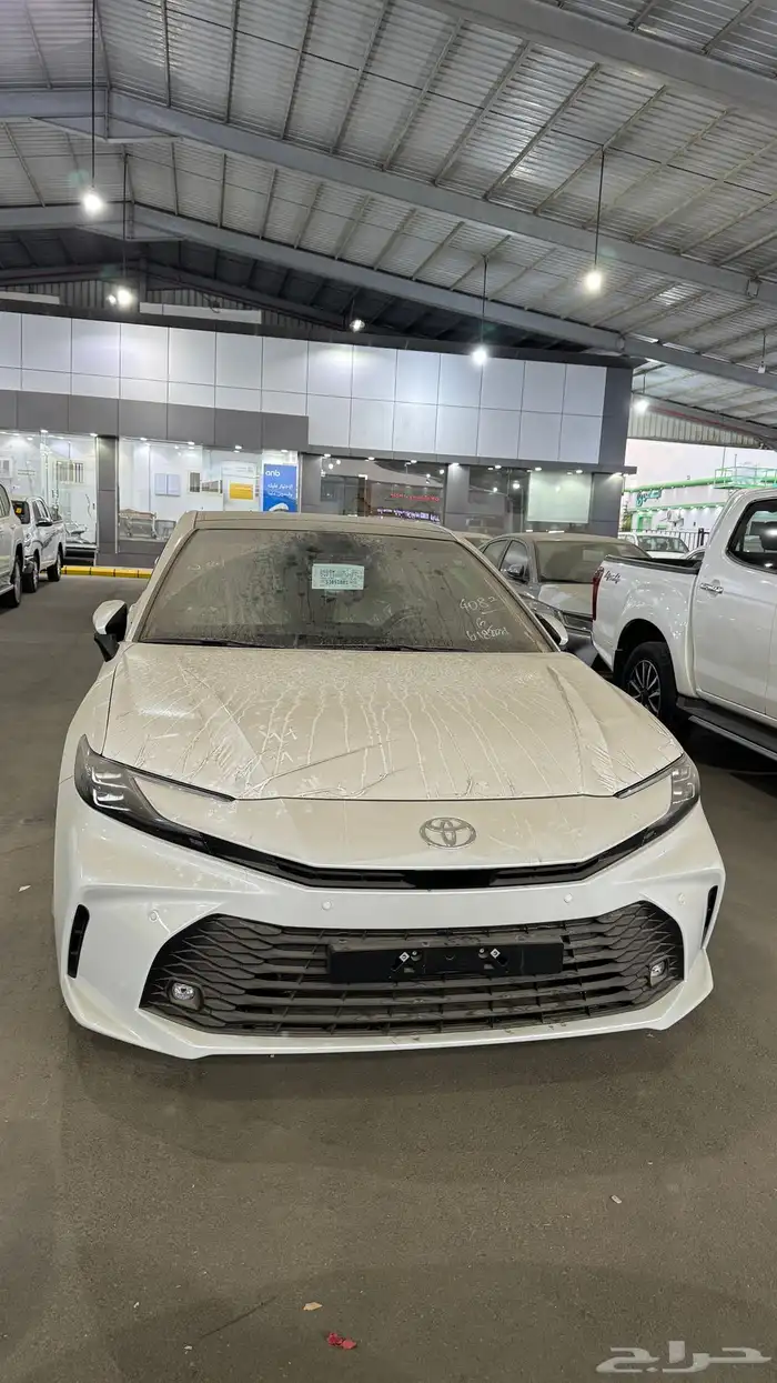 تويوتا كامري 2025 هايبرد فئة LE بانوراما سعودي ابيض لولوي 1