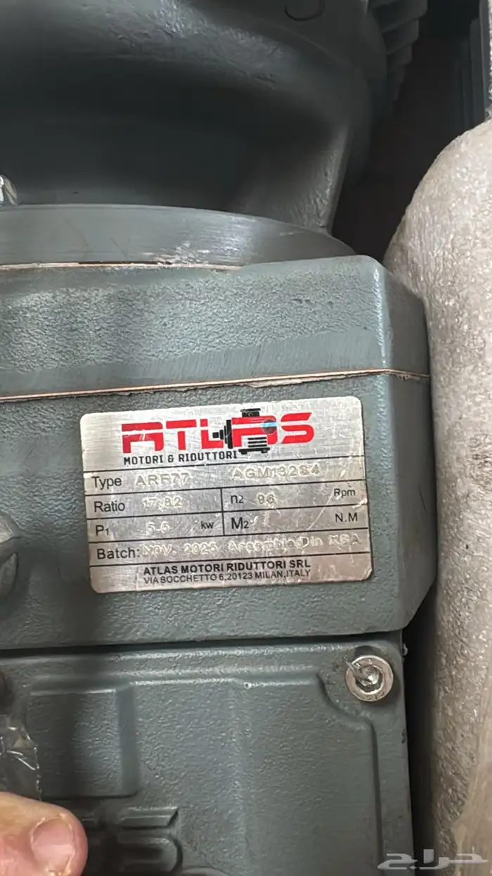 خلاطات 6 طن و15 طن كامل بجميع أغراضها جديده لم تستخدم 10