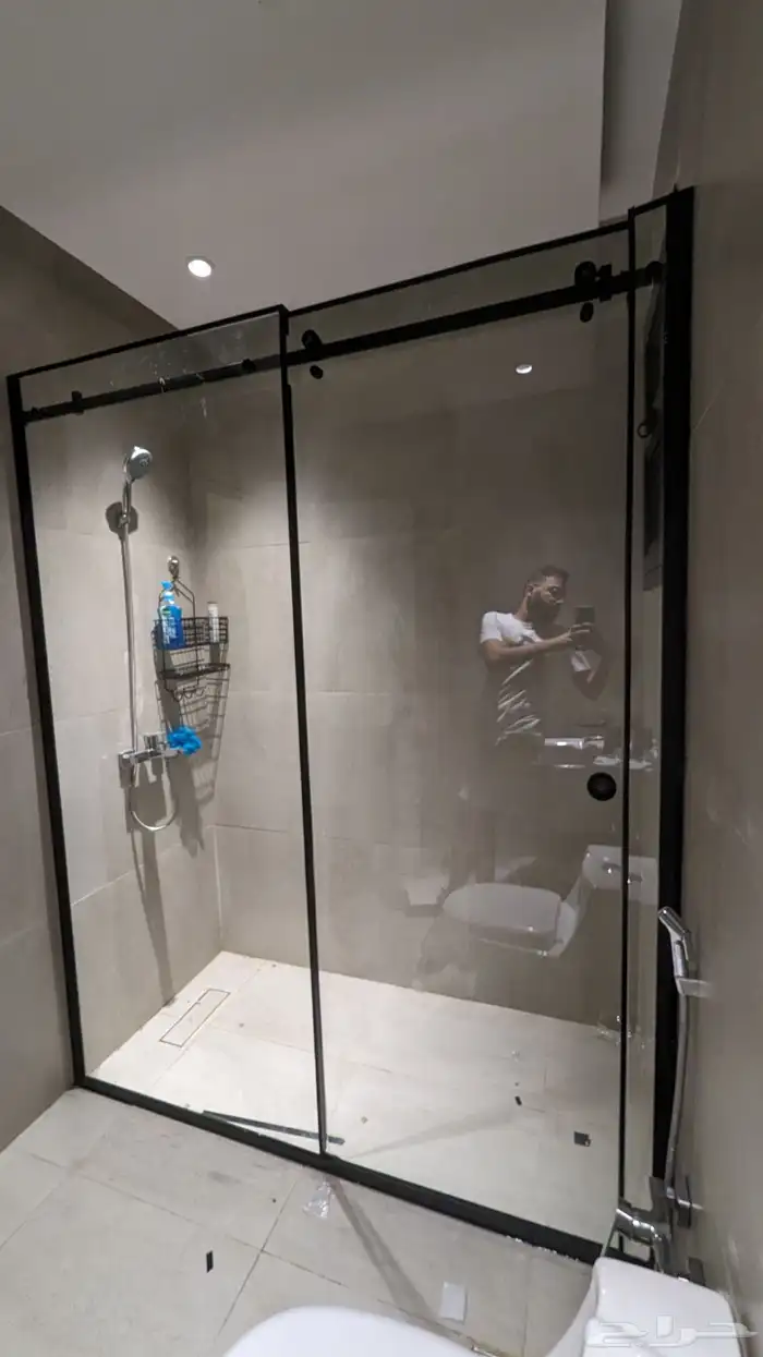 شاورات زجاج.   قواطع زجاج.   حواجز. زحاج 18