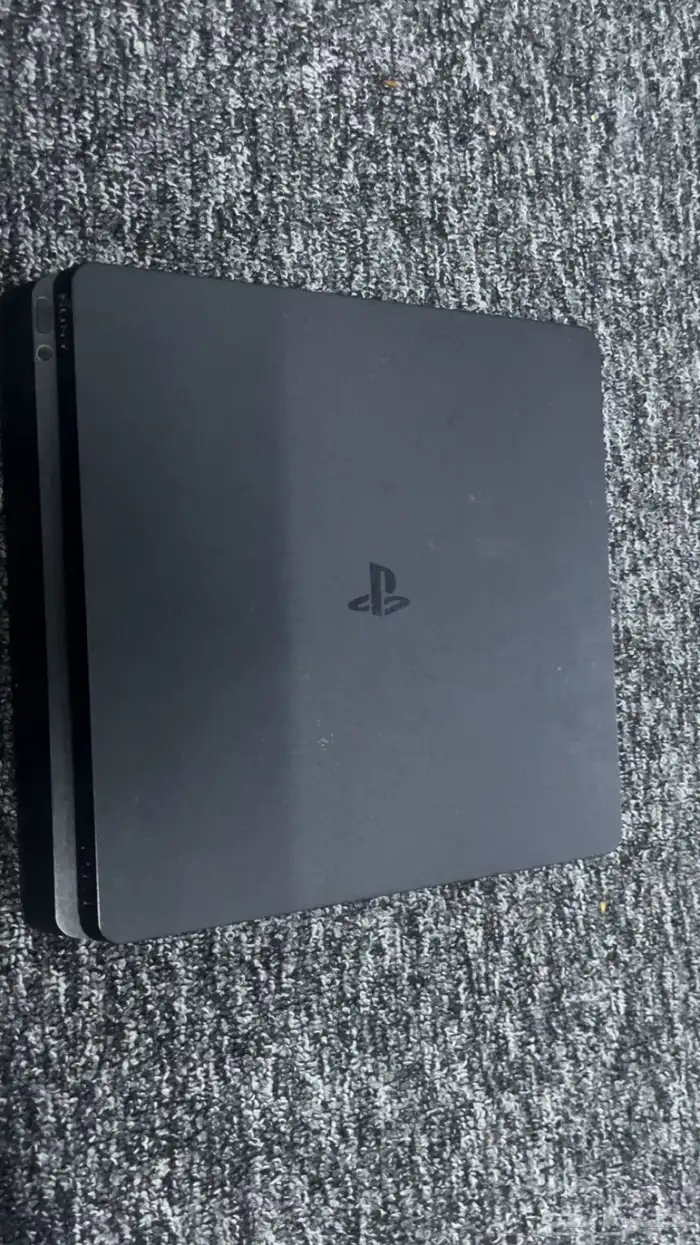 سوني فور مستخدم نضيف 1