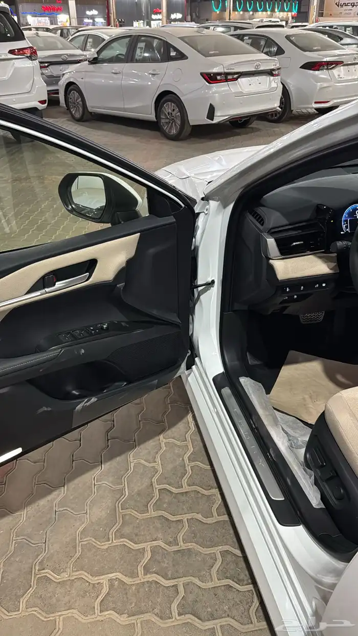 تويوتا كامري LE بنزين 2025 6