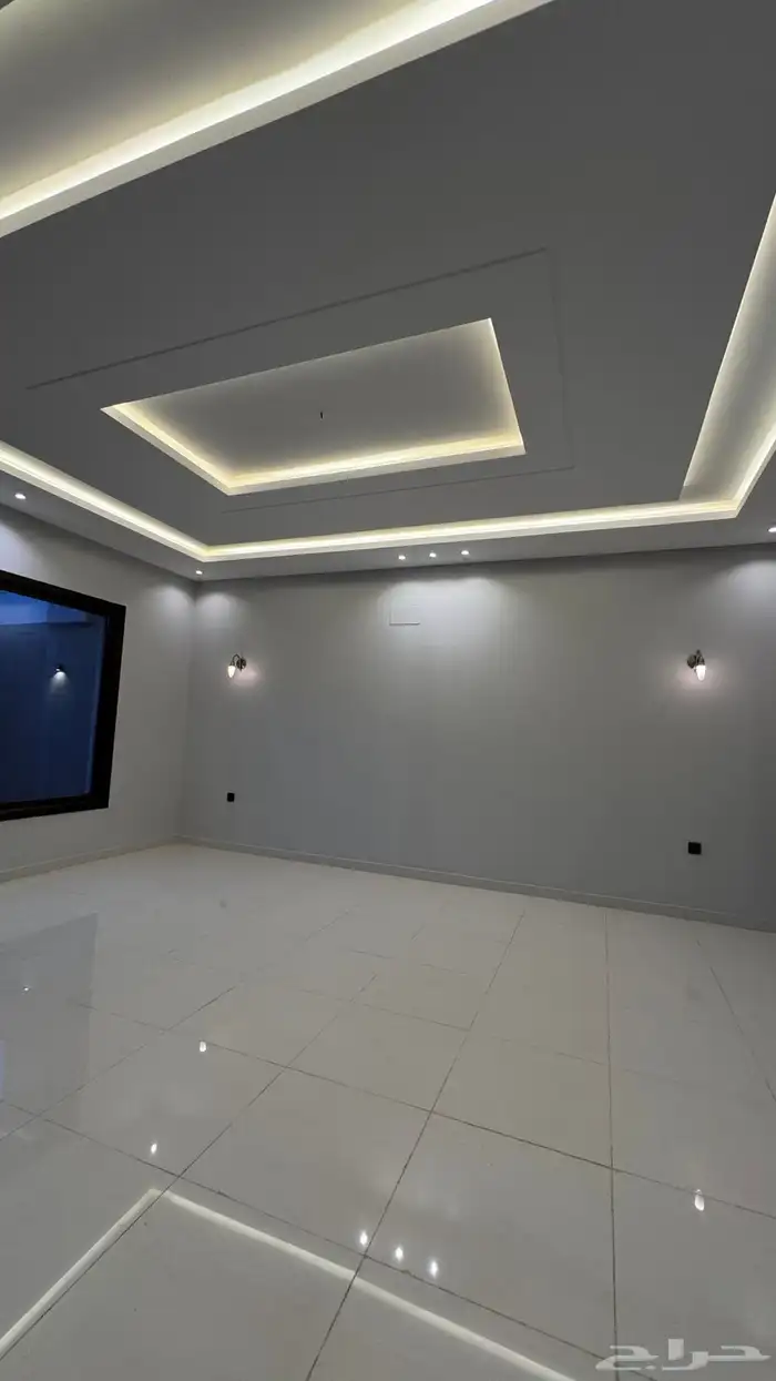 للبيع فيلا مستقله دورين وملحق بالقرب من ممشى الراقى 6