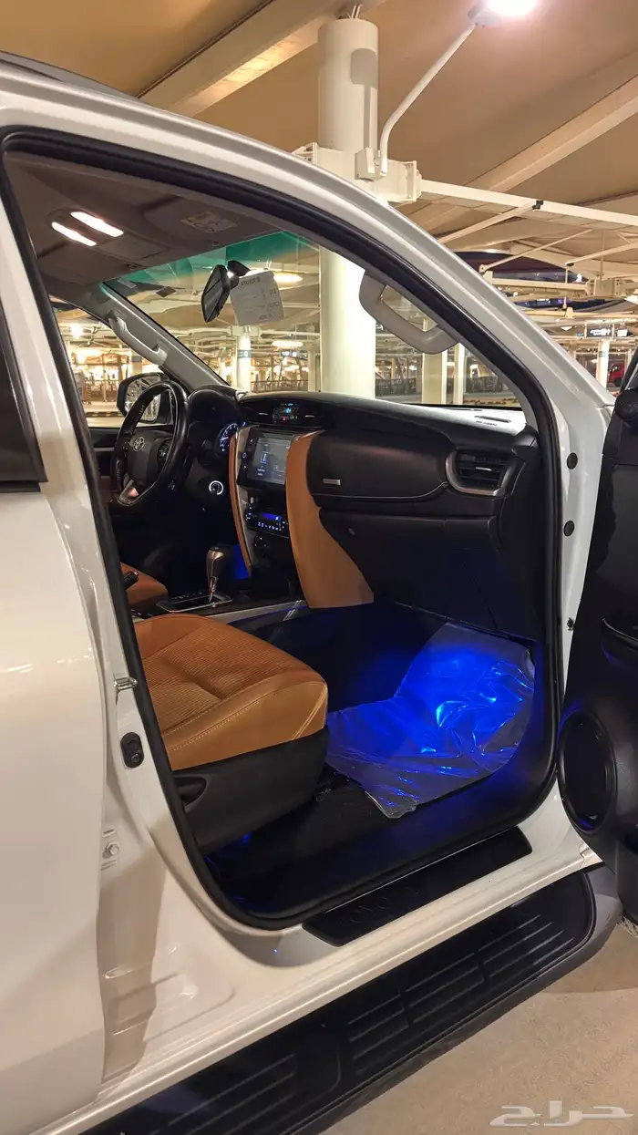 فورتشنر VX V6 دبل ابيض وكالة 8