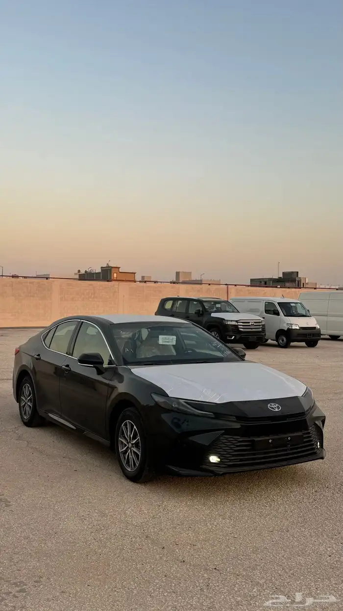 كامري 2025 اسود ستاندر E 3