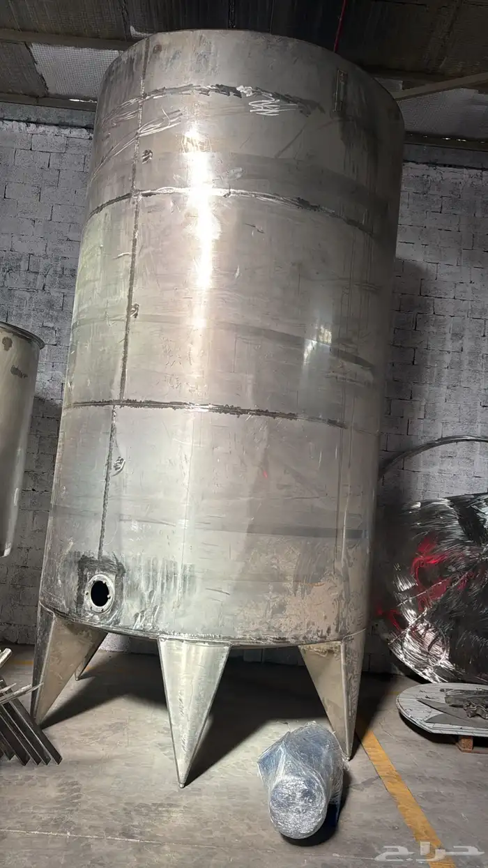 خلاطات 6 طن و15 طن كامل بجميع أغراضها جديده لم تستخدم 9