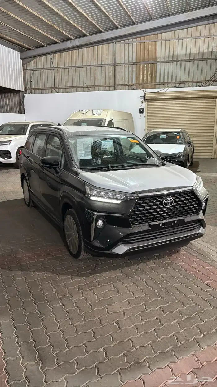 تويوتا فيلوز فئة GLX بنزين 2025 1