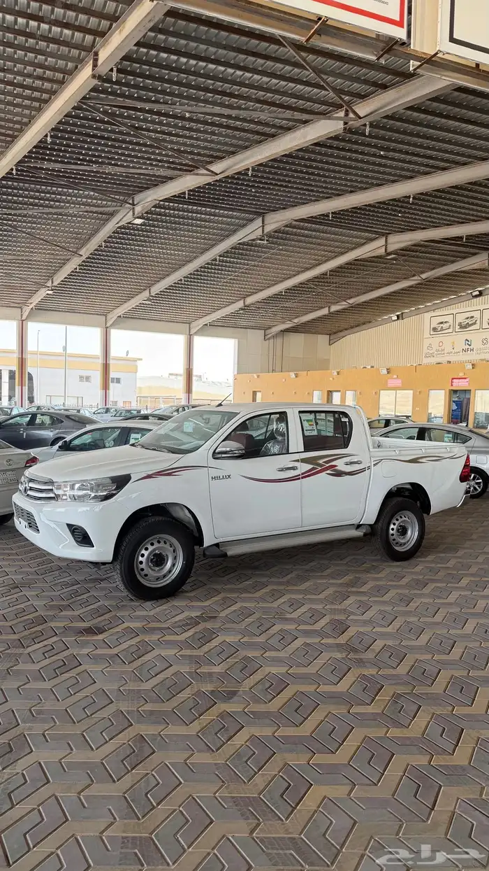 هايلوكس 2025 سلق تماتك حساسات وخطوط جانبيه دبل بأقل سعر 2