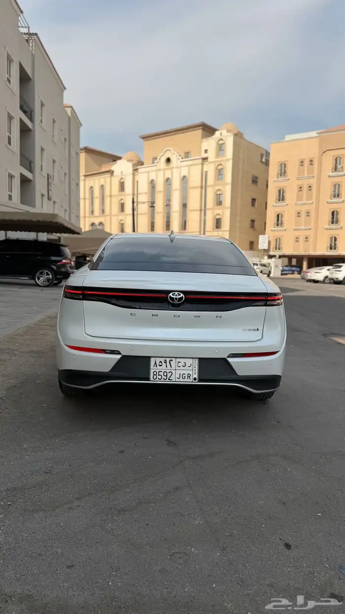 تويوتا كراون 2023 ابيض بريميوم منوة المستخدم 3