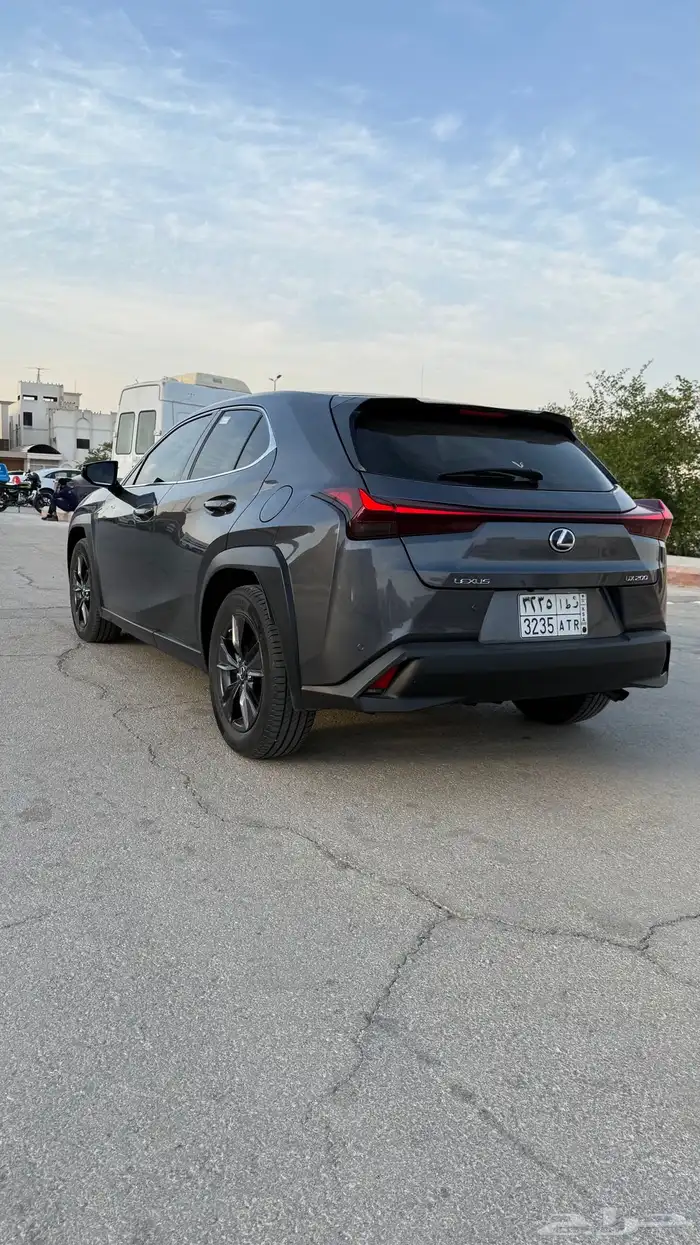 لكزس 2023 - UX200 مالك الاول بحالة الوكالة 7