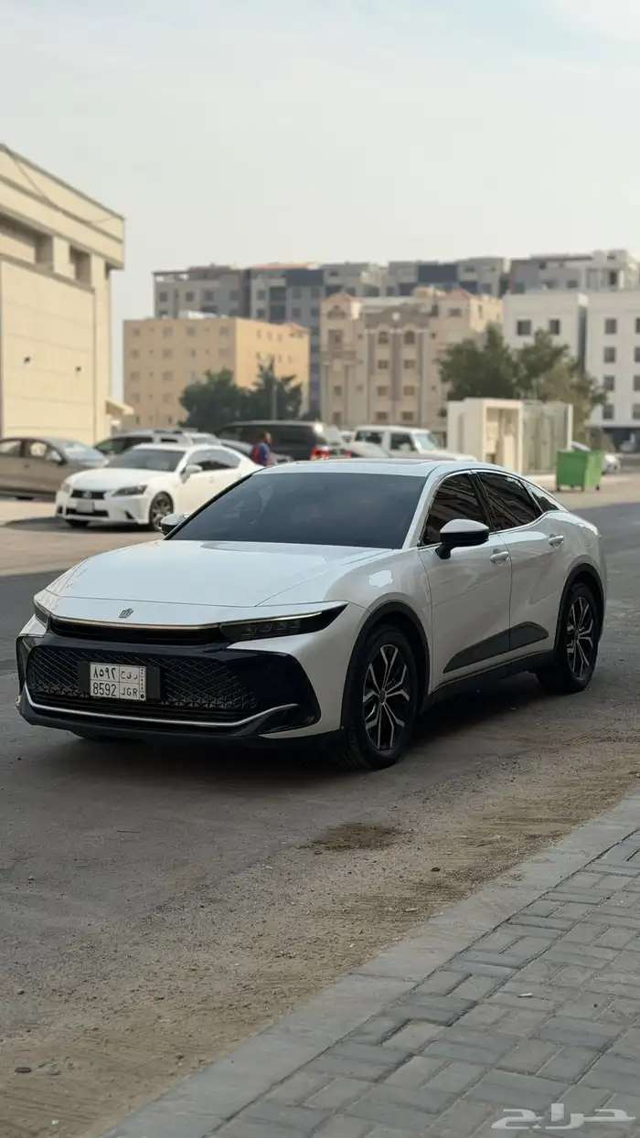 تويوتا كراون 2023 ابيض بريميوم منوة المستخدم 1