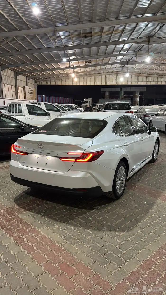 تويوتا كامري LE بنزين 2025 2