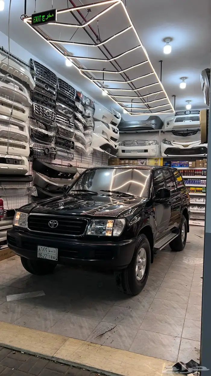 لاندكروزر اسود جيب صالون 2