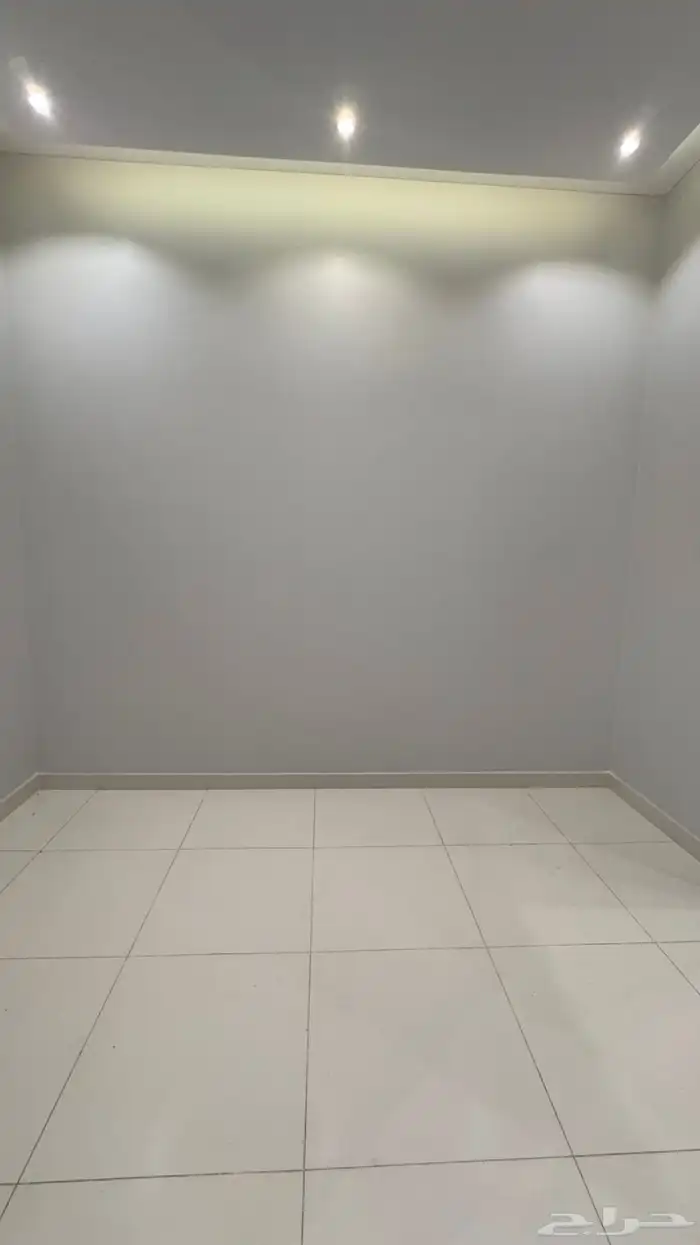 للبيع فيلا مستقله دورين وملحق بالقرب من ممشى الراقى 21