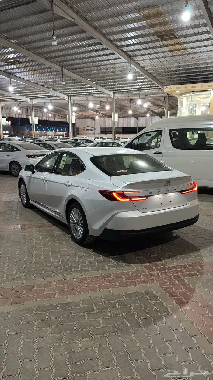 تويوتا كامري LE بنزين 2025 3