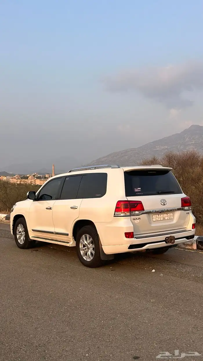 لاندكروزر GXR 2018 مخزن 10