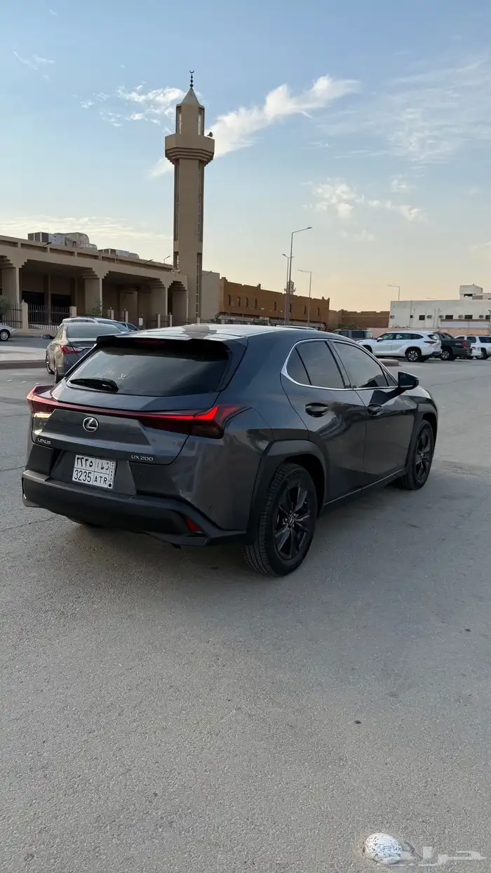لكزس 2023 - UX200 مالك الاول بحالة الوكالة 6