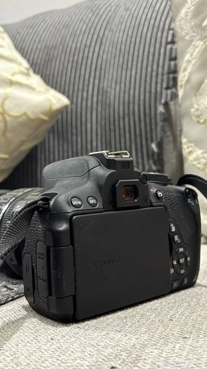للبيع كاميرا كانون 700 d عالسوم . 4