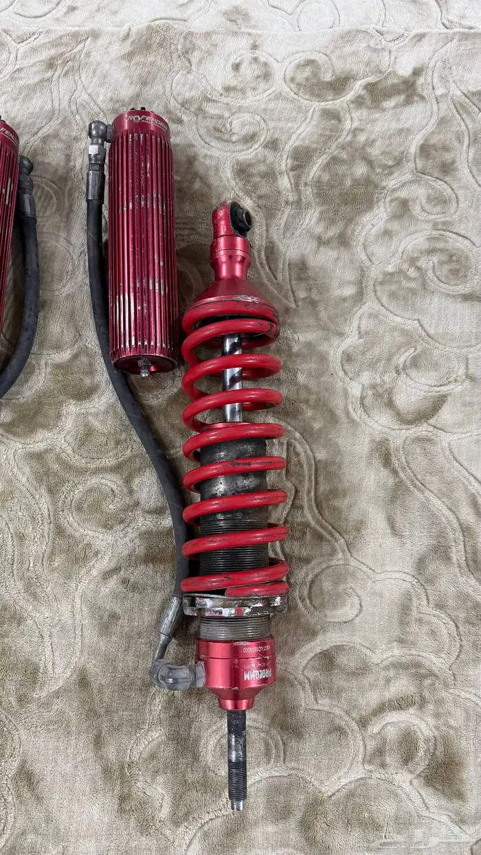 مساعدات بروفندر 2.5 اماميات معا دباتهم يركبن لاندكروزر 1