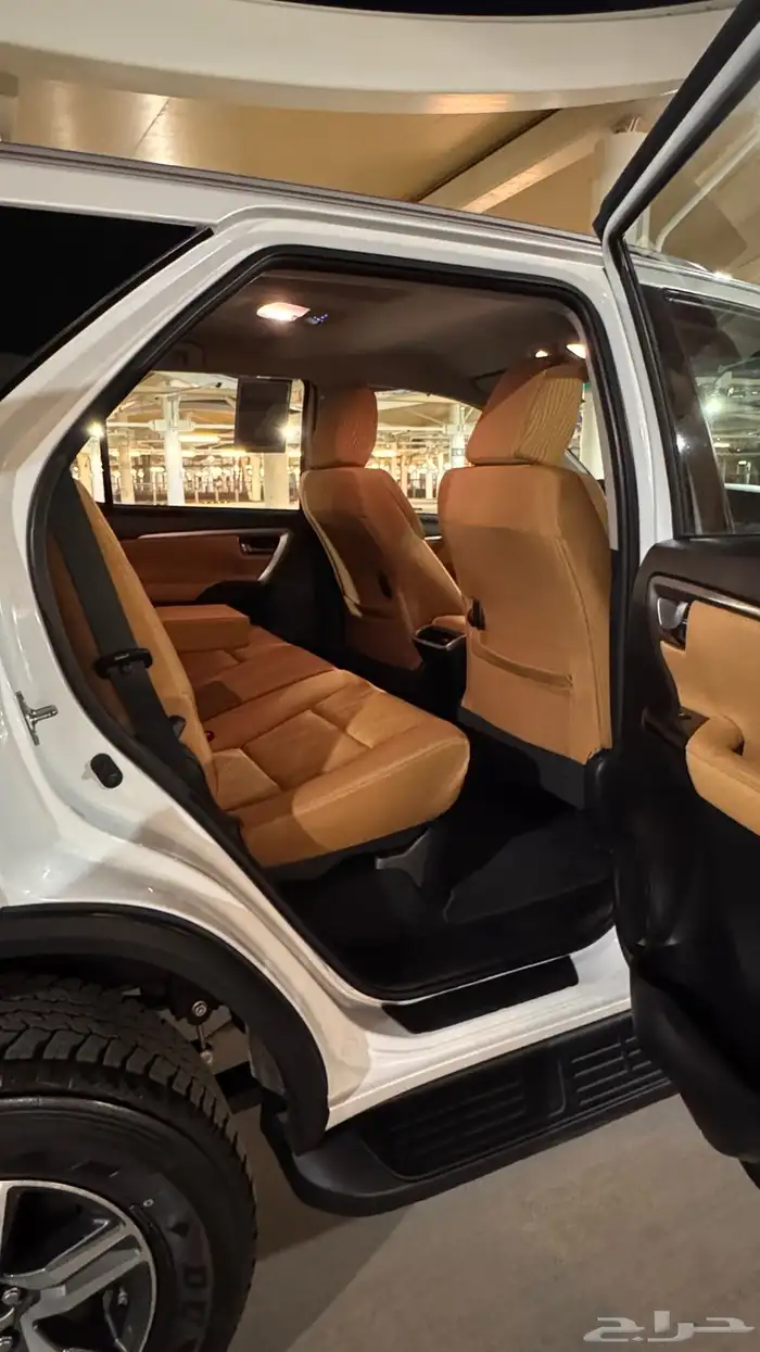 فورتشنر VX V6 دبل ابيض وكالة 9