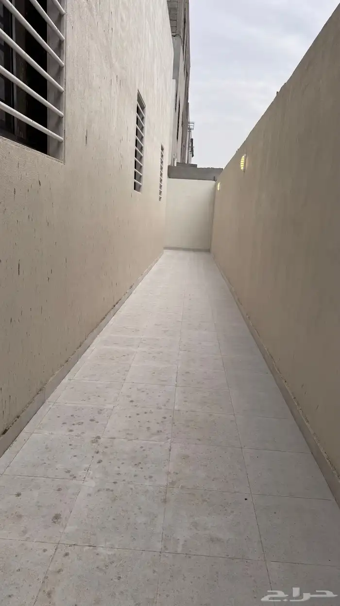 للبيع دور مستقل على ارض كامله من 850 الف دره الخميس 20