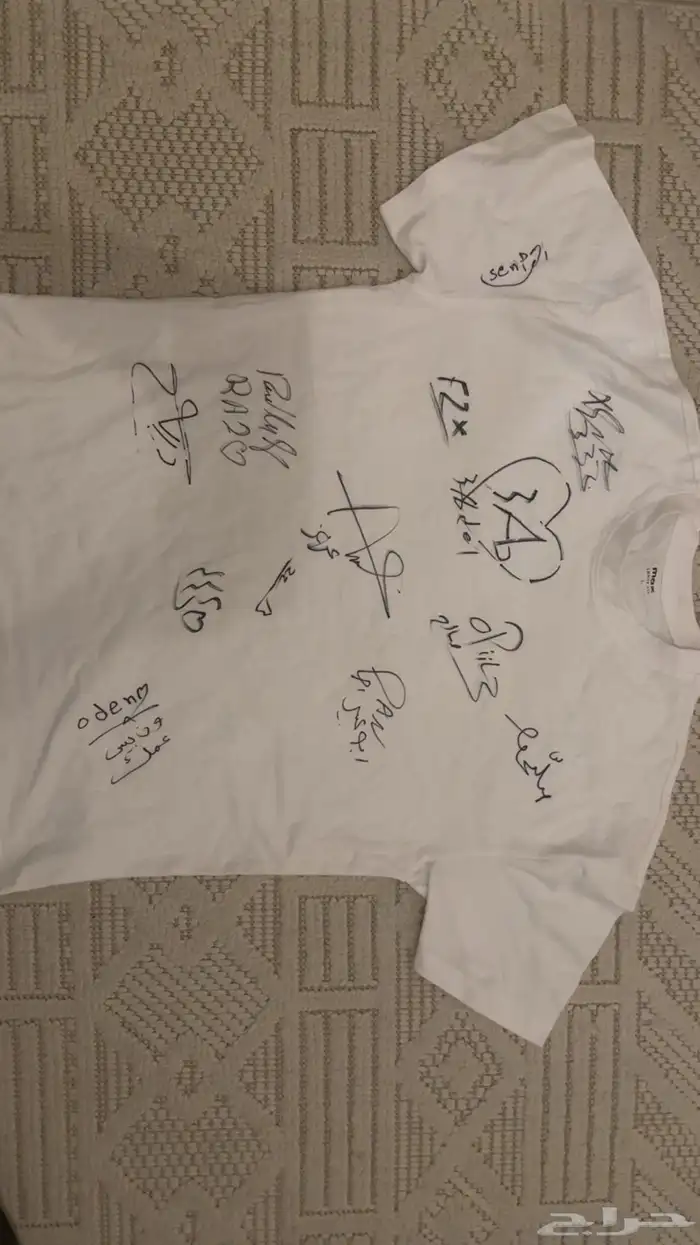 تيشيرت نادر جدا موقع من أعضاء فالكون جميعهم 1