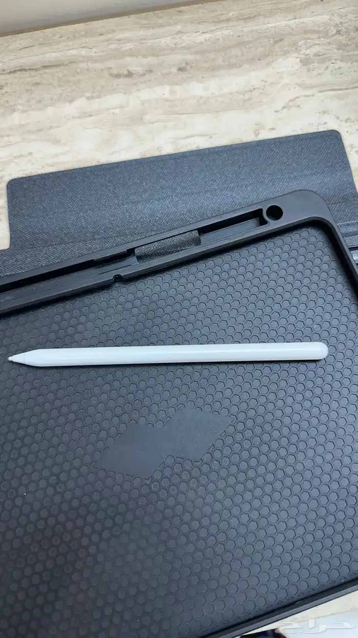 كيبورد وكفر للايباد مع قلم 3