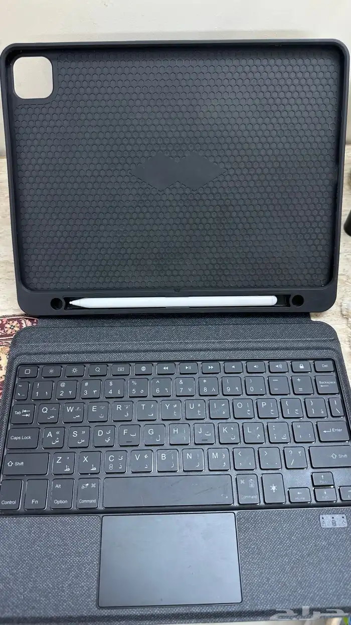 كيبورد وكفر للايباد مع قلم 0