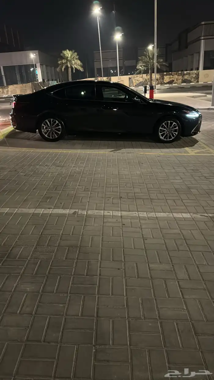 لكزس ES 2025 للتقبيل 7