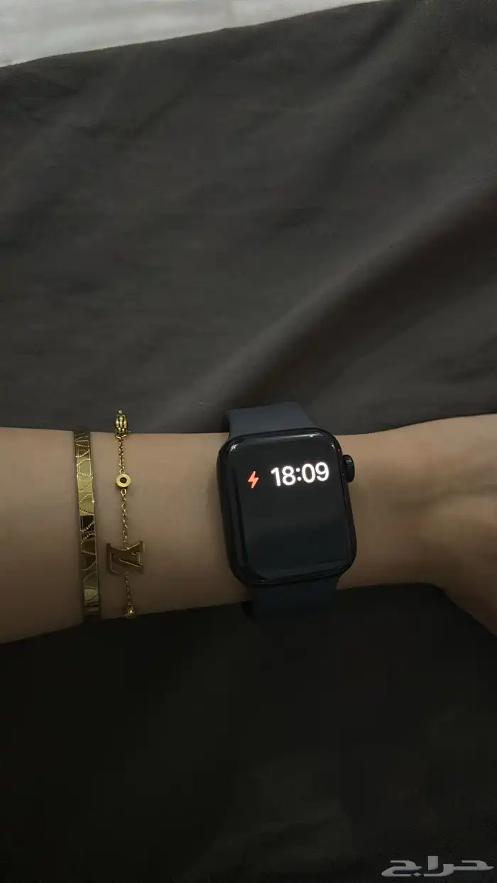 ساعه ابل واتش اصدار SE 2024 لبستها اربع ايام ومعد احتاجها 0