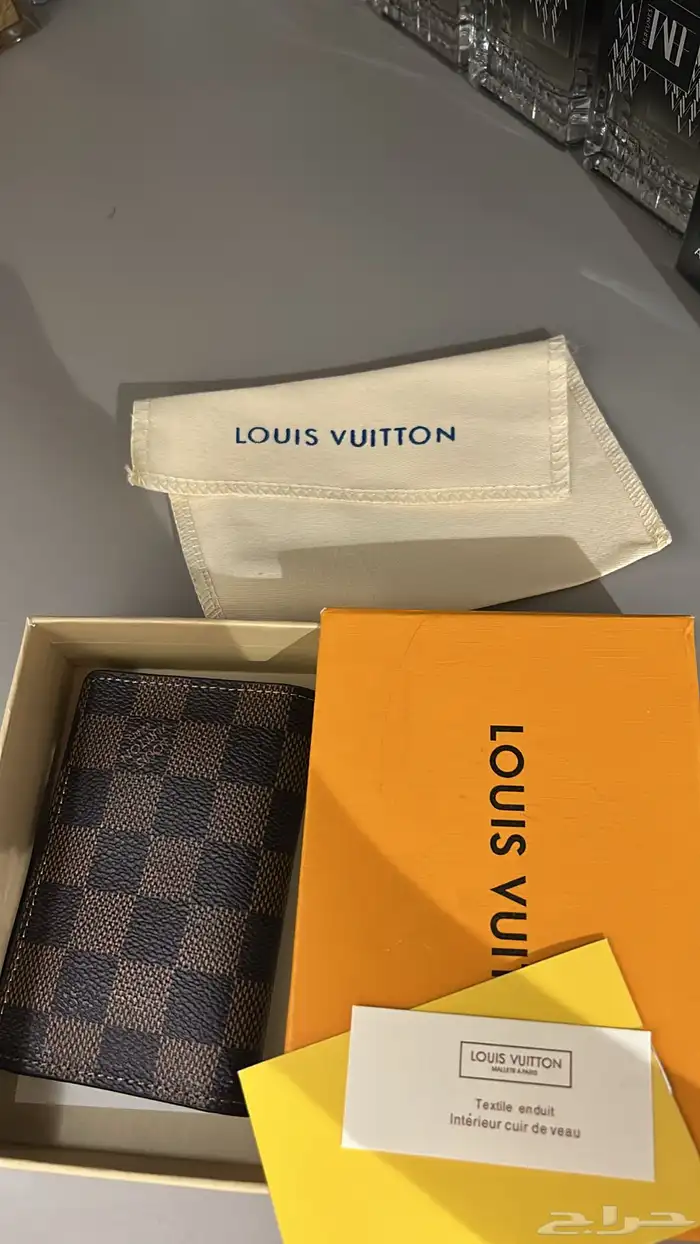 محفظه لويس فيتون الاكثر طلبا مع ادواتها اعلى سومه بياخذها 0