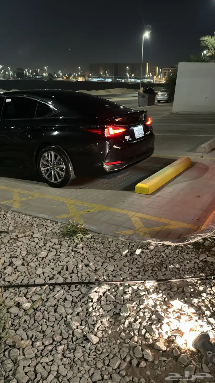 لكزس ES 2025 للتقبيل 5